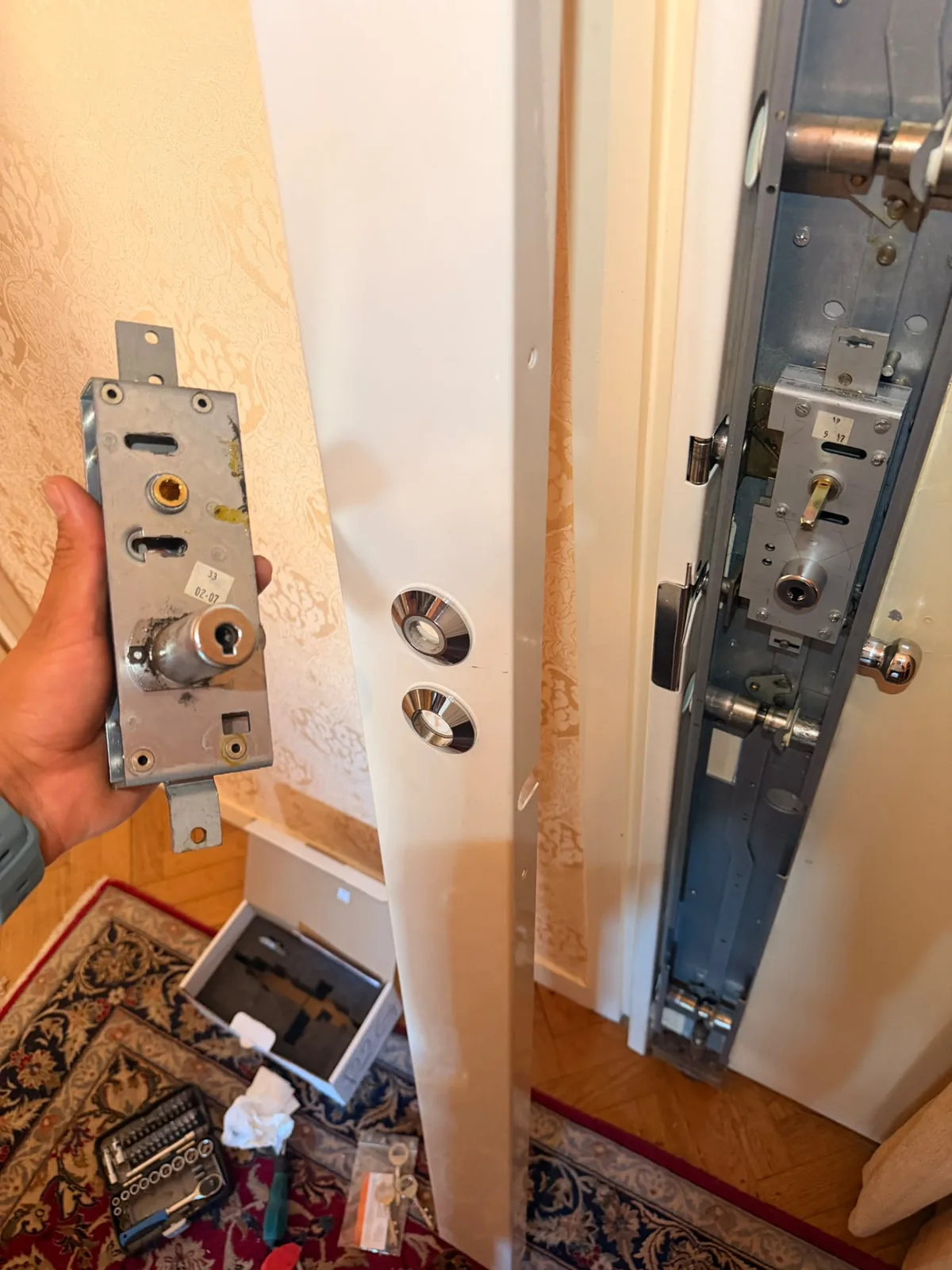 Central mechanism replacement on a multi-point door lock