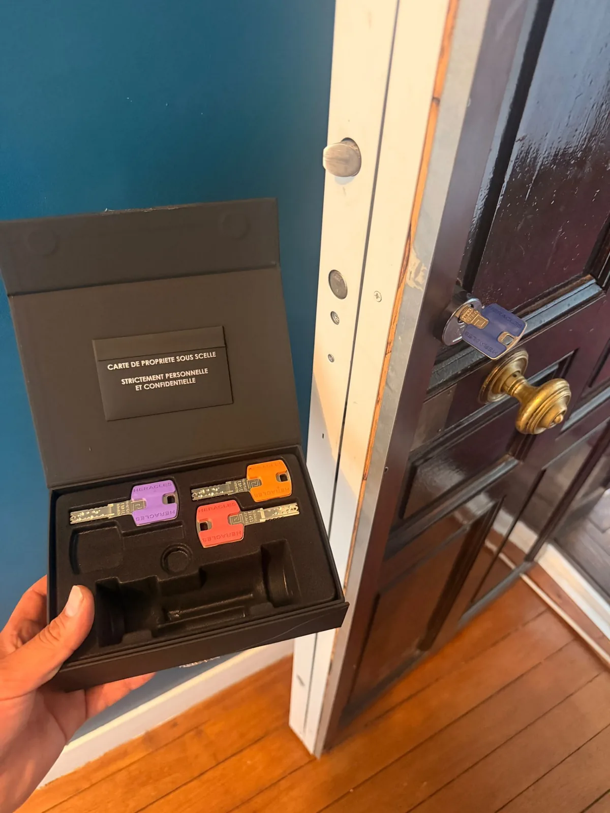 High-security key set fitted to an armored apartment door